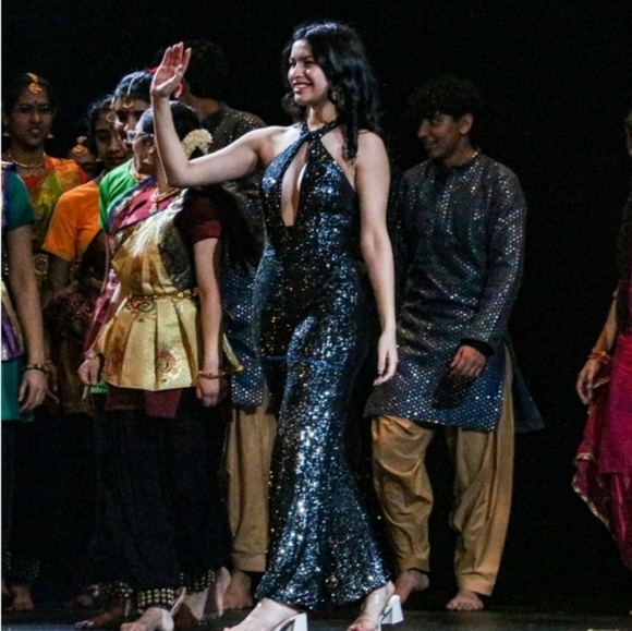 NWT ANTHROPOLOGIE Maeve Sequin Halter Jumpsuit Color: Carbon Size 4 - Picture 9 of 11